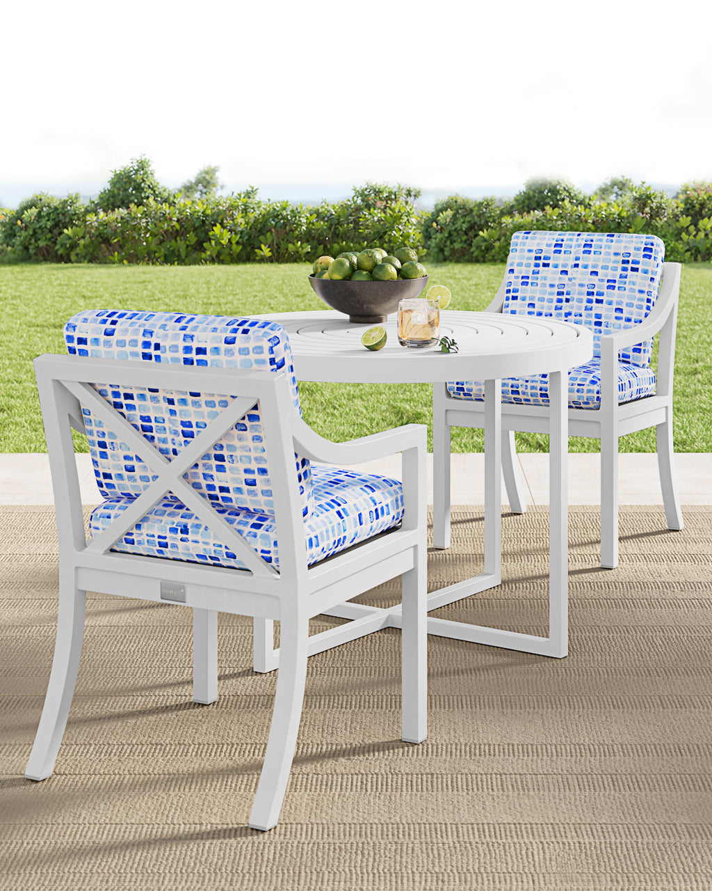 oomph Outdoor Round Dining Table