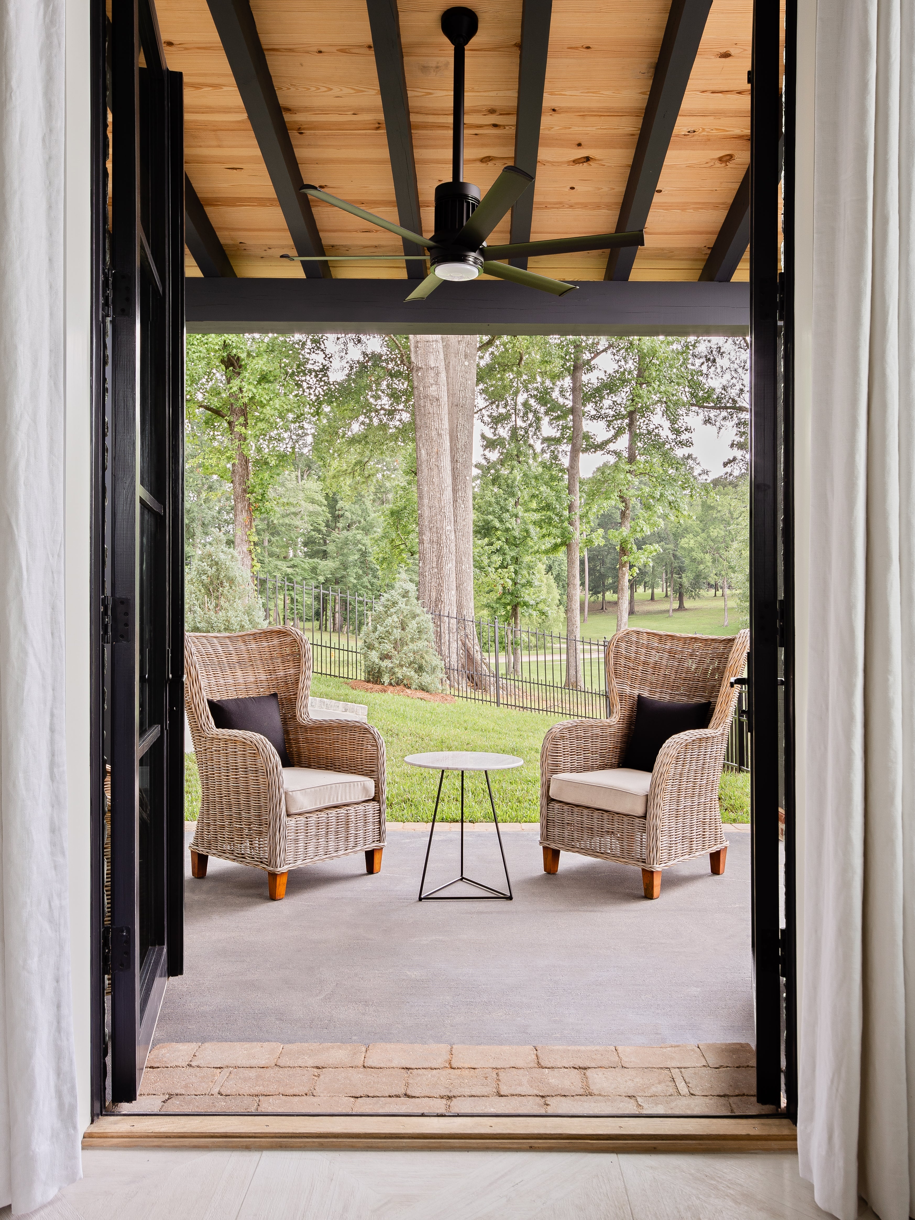 oomph for i6 Fan - Black